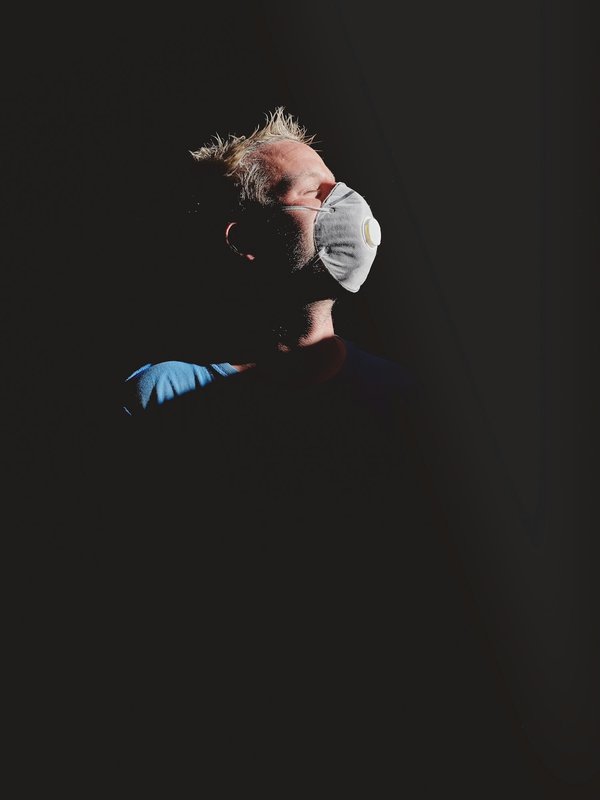 ¿Qué técnicas de respiración pueden mejorar el rendimiento de los nadadores en pruebas de larga distancia?